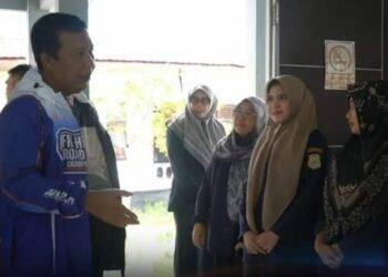 Romi Tinjau Kantor Camat Kuala Jambi Yang Rusak