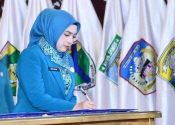 Profil Istri Wabup Muslimin Tanja Jabat Ketua PKK Tanjab Timur