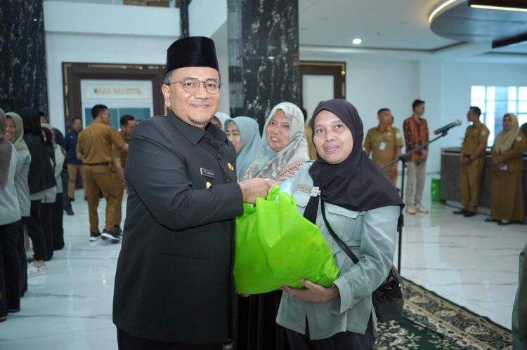 Jelang Idul Fitri, Baznas dan TP PKK Salurkan Santunan untuk 750 Anak Yatim dan Dhuafa