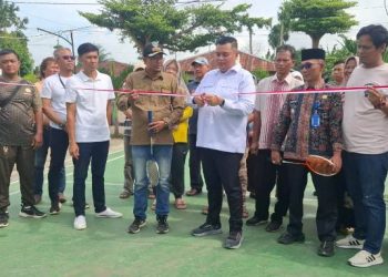 Kemas Faried Resmikan Lapangan Bulu Tangkis di Lorong Gotong Royong