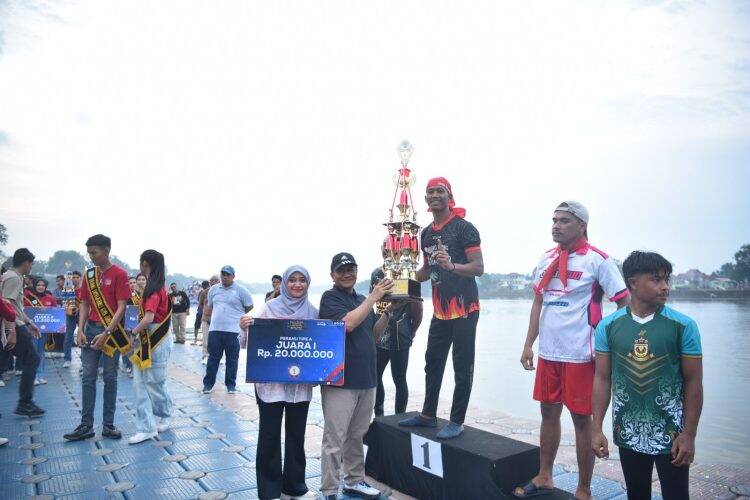 Maulana-Diza Hadirkan Kebahagiaan di Danau Sipin