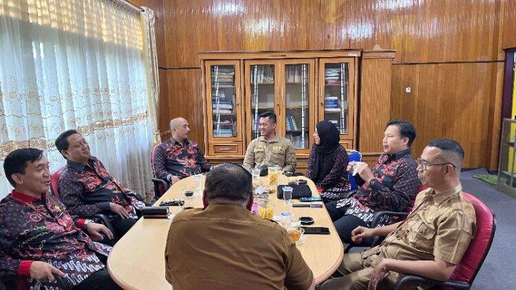 Silaturahmi dengan Plt Kepala Kesbangpol Provinsi Jambi, FKPT Perkenalkan Pengurus Baru