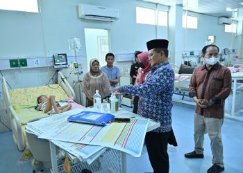 Wali Kota Jambi Kunjungi Masyarakat Membutuhkan, Beri Bantuan Kursi Roda dan Transportasi Berobat