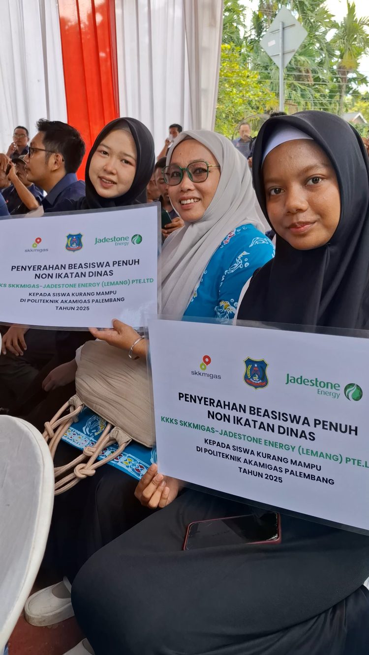 SKK Migas-Jadestone Beri Beasiswa 2 Putri Tanjab Barat