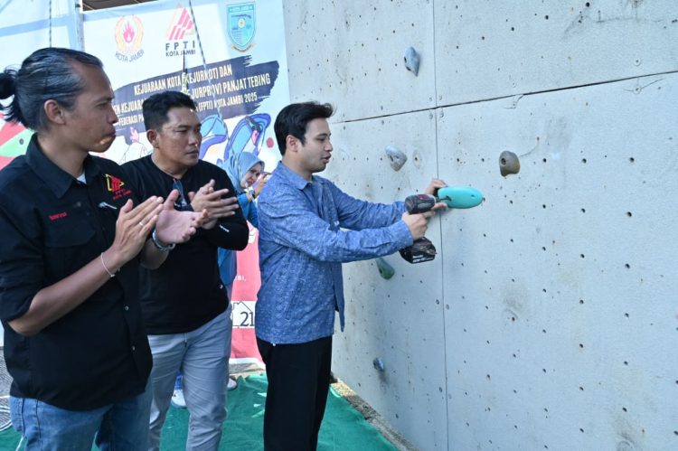 63 Atlet Ramaikan Kejurkot dan Kejurprov Panjat Tebing FPTI Kota Jambi