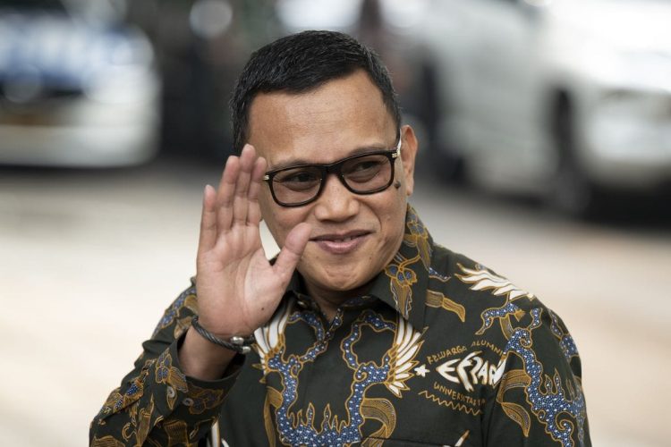 Abdul Kadir Karding – Kesederhanaan Seorang Perantau dalam Istana