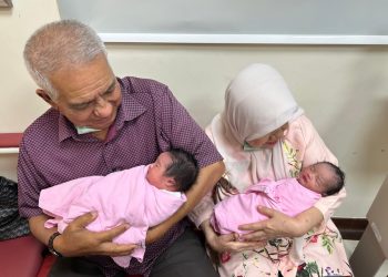 Ayahanda Usman Ermulan Diberkahi Cucu Kembar Perempuan