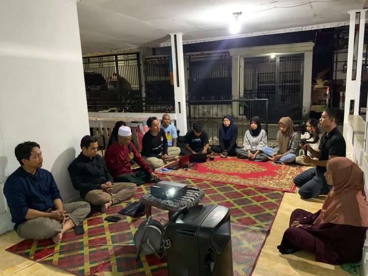 Dosen dan Mahasiswa UM Jambi Kompak Bangun Program Internet Gratis di Pemukiman Padat Penduduk