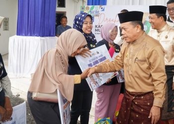 HUT ke-26 Muaro Jambi, Puluhan Warga Dapat Kado Bedah Rumah dari Gubernur 