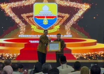 Al Haris Bawa Jambi Raih Penghargaan Akreditasi Kearsipan Tingkat Nasional
