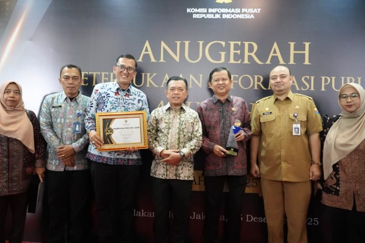 Jambi Raih Anugerah Keterbukaan Informasi Publik 2025
