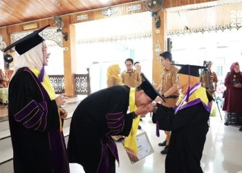 Bupati dan Bunda PKK Batang Hari Hadir di Wisuda Akbar Sekolah Lansia, Bukti Belajar Tak Mengenal Usia