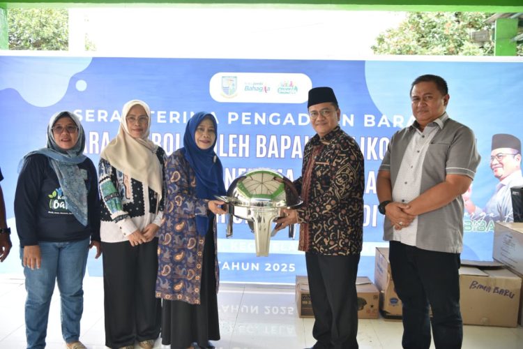 Wali Kota Maulana Resmikan Sekretariat RT