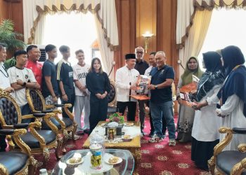 Gubernur Jambi Umrohkan Orang Tua Peraih Emas PON Aceh–Sumut