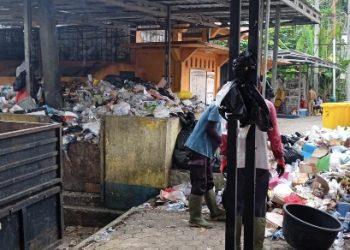 Akhirnya Gunungan Sampah di RSUD Raden Mattaher Diangkut, Atas Perintah Plt Direktur