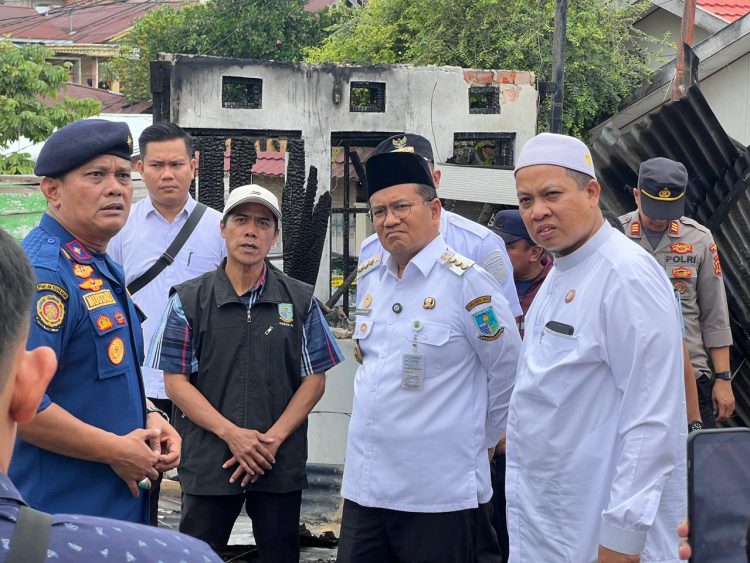 Wali Kota Maulana Beri Bantuan Tanggap Darurat Korban Kebakaran