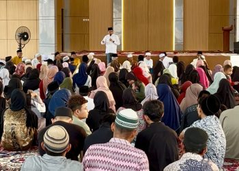 Gubernur Al Haris Buka Puasa Bersama Warga Sekitar Rumah Dinas