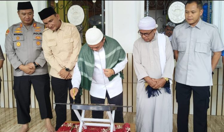 Gubernur Tandatangani Prasasti Jalan Pelawan–Batang Asai