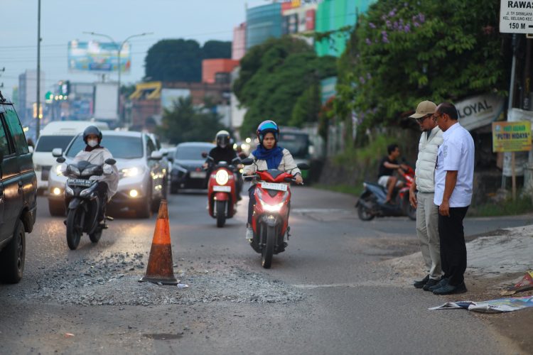 Murka soal Lubang Jalan Telkom, Waka DPRD Ivan Wirata: Jangan Sampai Ada Korban!