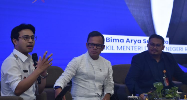 Babad Alas Karya Wamendagri, Maulana-Diza Terpukau