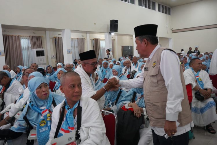 Wagub Lepas 443 Jamaah Calon Haji Provinsi Jambi Kloter BTH 21