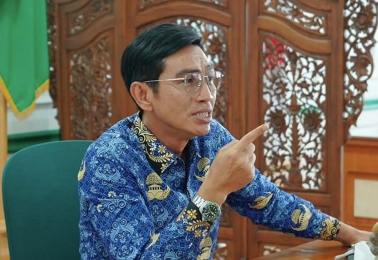 Bupati Fadhil Arief Tampil Beda Pakai Kacamata Sambil Acung Jari Telunjuk ke Depan, Kode Keras ke OPD atau Kode Tak Gentar Hadapi Lawan di Pilgub Jambi?